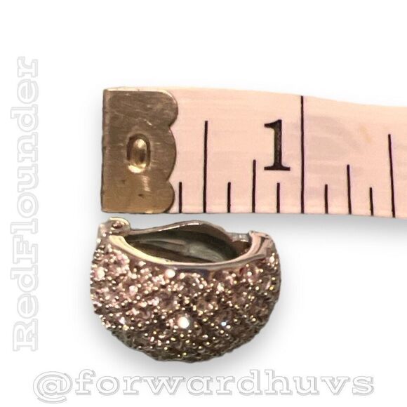 "Glamorous Vintage Hollywood-Style Clip-On Earrings with Sparkling Rhinestones - Picture 8 of 9